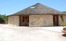 Das hauseigene Restaurant bietet typische sardische Küche